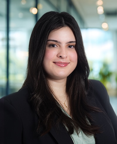 Zainab Baig headshot